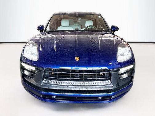 Gentian Blue Metallic 2022 Porsche Macan Macan GTS