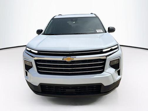 Polar White Tricoat 2026 Chevrolet Traverse LT