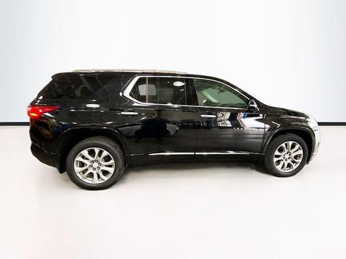 Mosaic Black Metallic 2020 Chevrolet Traverse Premier
