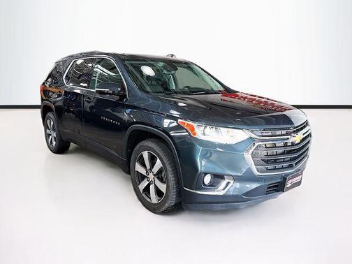 Graphite Metallic 2020 Chevrolet Traverse LT Leather