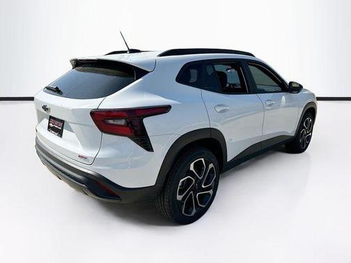 Summit White 2026 Chevrolet Trax FWD 2RS
