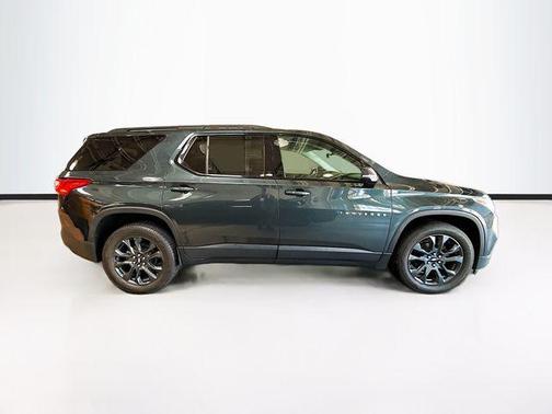 Graphite Metallic 2021 Chevrolet Traverse RS