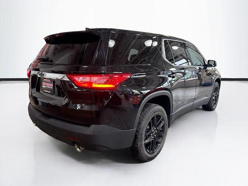 Mosaic Black Metallic 2021 Chevrolet Traverse LS