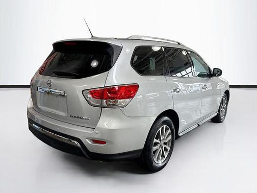 2016 Nissan Pathfinder SV