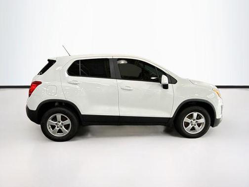 Summit White 2016 Chevrolet Trax LS