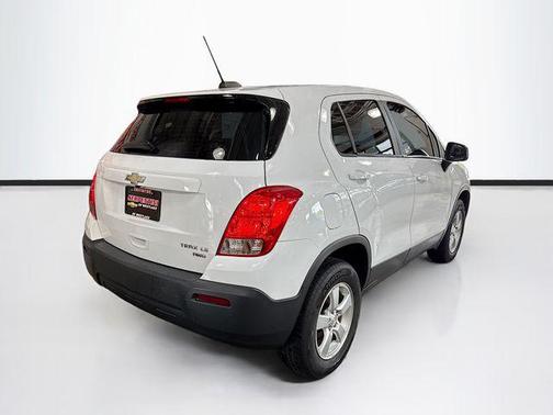 Summit White 2016 Chevrolet Trax LS