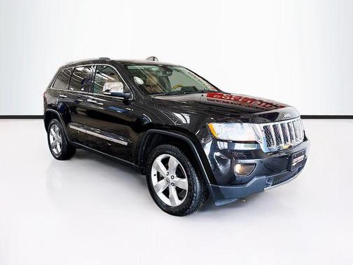 Brilliant Black Crystal Pearlcoat 2013 Jeep Grand Cherokee Overland
