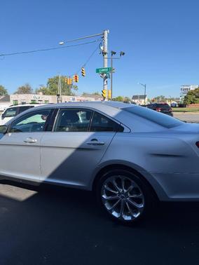 2015 Ford Taurus Limited AWD 4dr Sedan