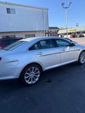 2015 Ford Taurus Limited AWD 4dr Sedan