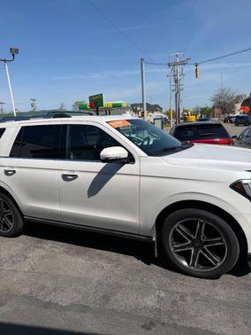 White 2019 Ford Expedition Limited 4x4 4dr SUV