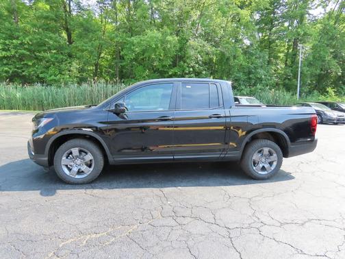 Crystal Black Pearl 2026 Honda Ridgeline TrailSport