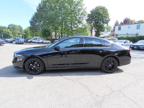 Crystal Black Pearl 2025 Honda Accord SE