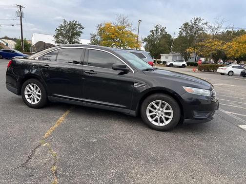 2013 Ford Taurus SE