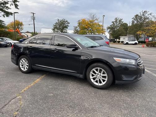 2013 Ford Taurus SE