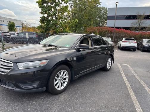 2013 Ford Taurus SE