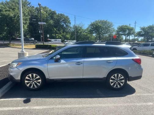 Ice Silver Metallic 2016 Subaru Outback 2.5i Limited