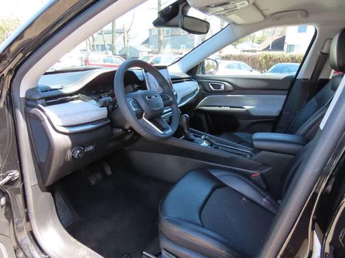 Diamond Black 2022 Jeep Compass Latitude