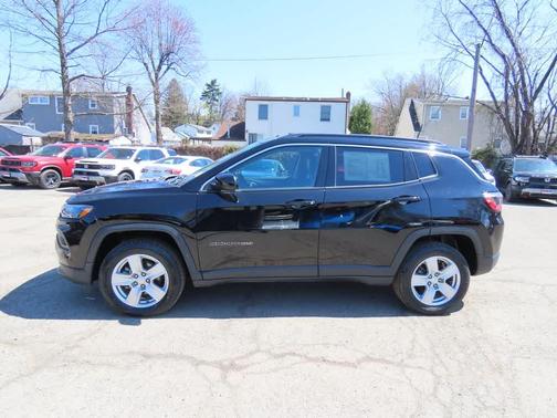 Diamond Black 2022 Jeep Compass Latitude