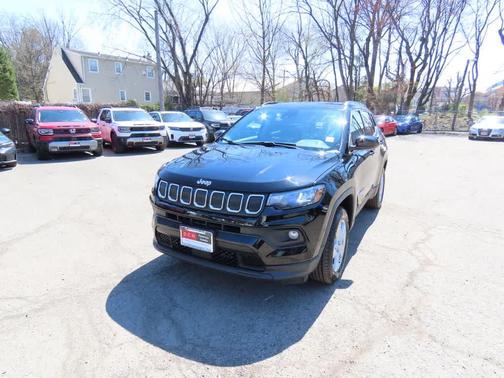 Diamond Black 2022 Jeep Compass Latitude