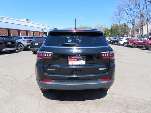Diamond Black 2022 Jeep Compass Latitude