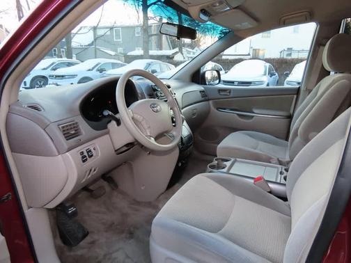 2010 Toyota Sienna LE