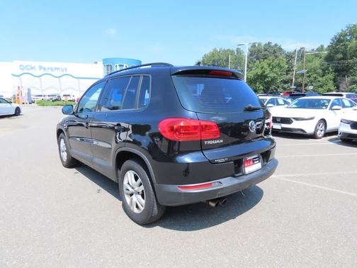 Deep Black Pearl Effect 2017 Volkswagen Tiguan 2.0T S