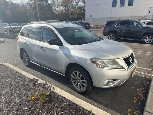 2016 Nissan Pathfinder SV