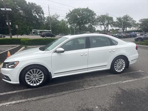 2016 Volkswagen Passat 1.8T SE