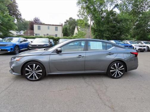 2022 Nissan Altima 2.5 SR