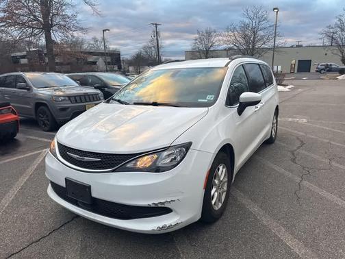 2021 Chrysler Voyager LXI