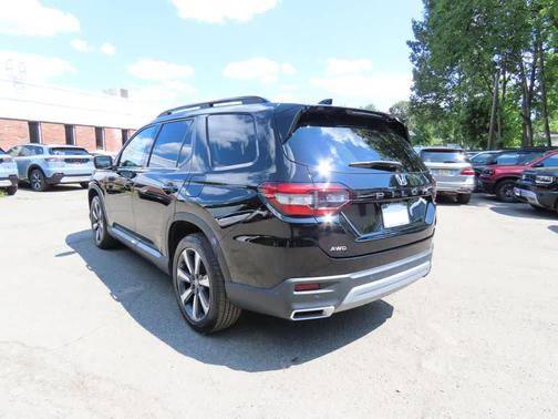 Crystal Black Pearl 2023 Honda Pilot Touring