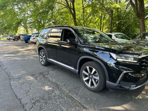 Crystal Black Pearl 2023 Honda Pilot Touring