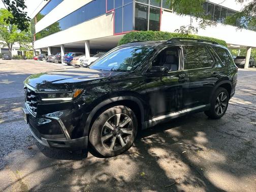 Crystal Black Pearl 2023 Honda Pilot Touring