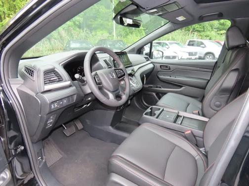 Crystal Black Pearl 2026 Honda Odyssey Sport-L