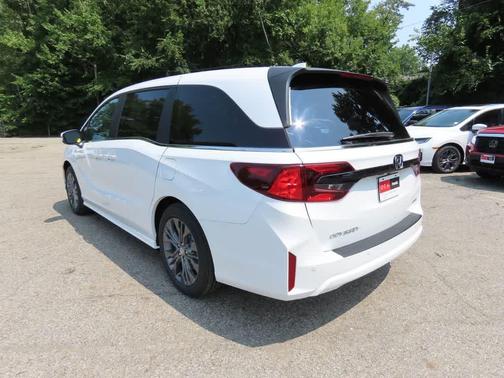 Platinum White Pearl 2026 Honda Odyssey Touring