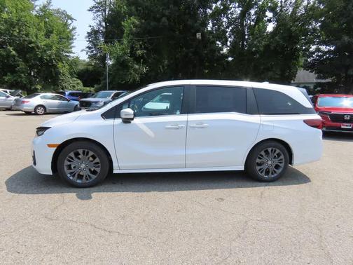 Platinum White Pearl 2026 Honda Odyssey Touring