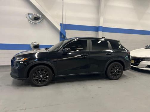 Crystal Black Pearl 2024 Honda HR-V Sport