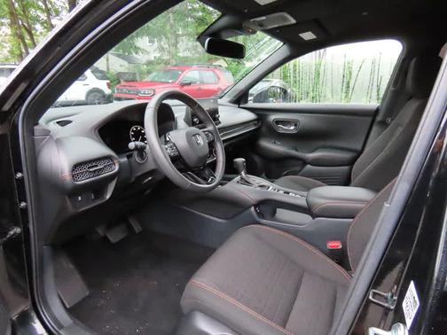 Crystal Black Pearl 2024 Honda HR-V Sport