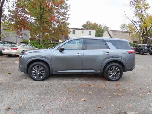 2022 Nissan Pathfinder S