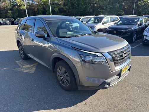 2022 Nissan Pathfinder S