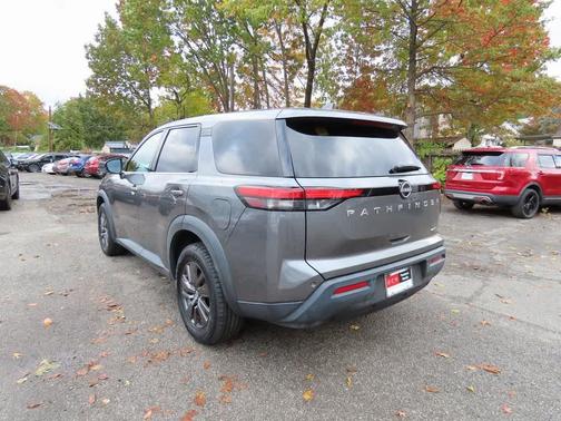 2022 Nissan Pathfinder S