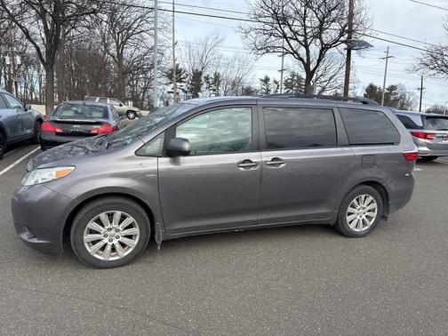 2017 Toyota Sienna LE