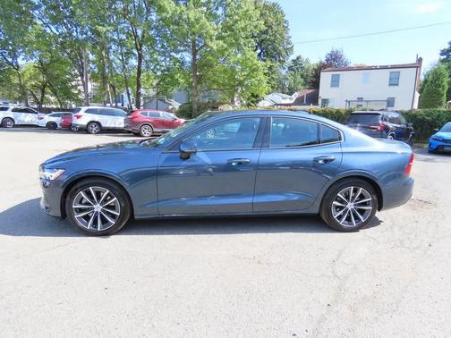 2021 Volvo S60 T5 Momentum
