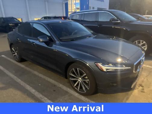 2021 Volvo S60 T5 Momentum