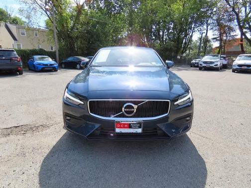 2021 Volvo S60 T5 Momentum
