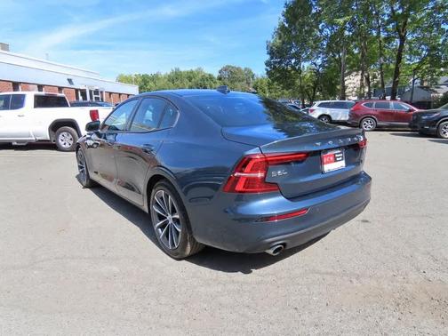 2021 Volvo S60 T5 Momentum