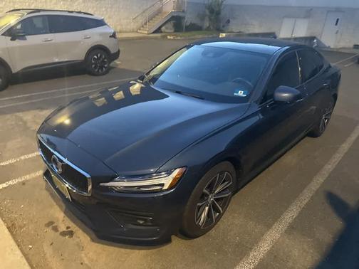 2021 Volvo S60 T5 Momentum