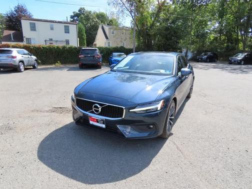 2021 Volvo S60 T5 Momentum
