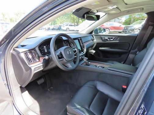 2021 Volvo S60 T5 Momentum