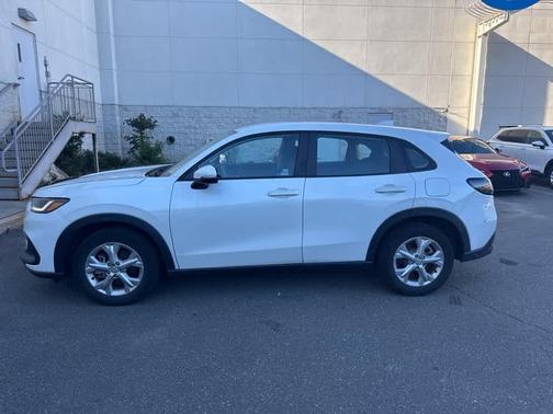 Platinum White Pearl 2024 Honda HR-V LX
